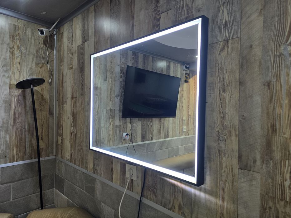 Огледало с рамка ,с LED осветление 90 х 70