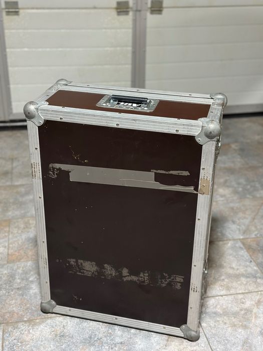 Sistem format din 4 sateliți și doi bași Line6, mixer ALLEN&HEATH!!!