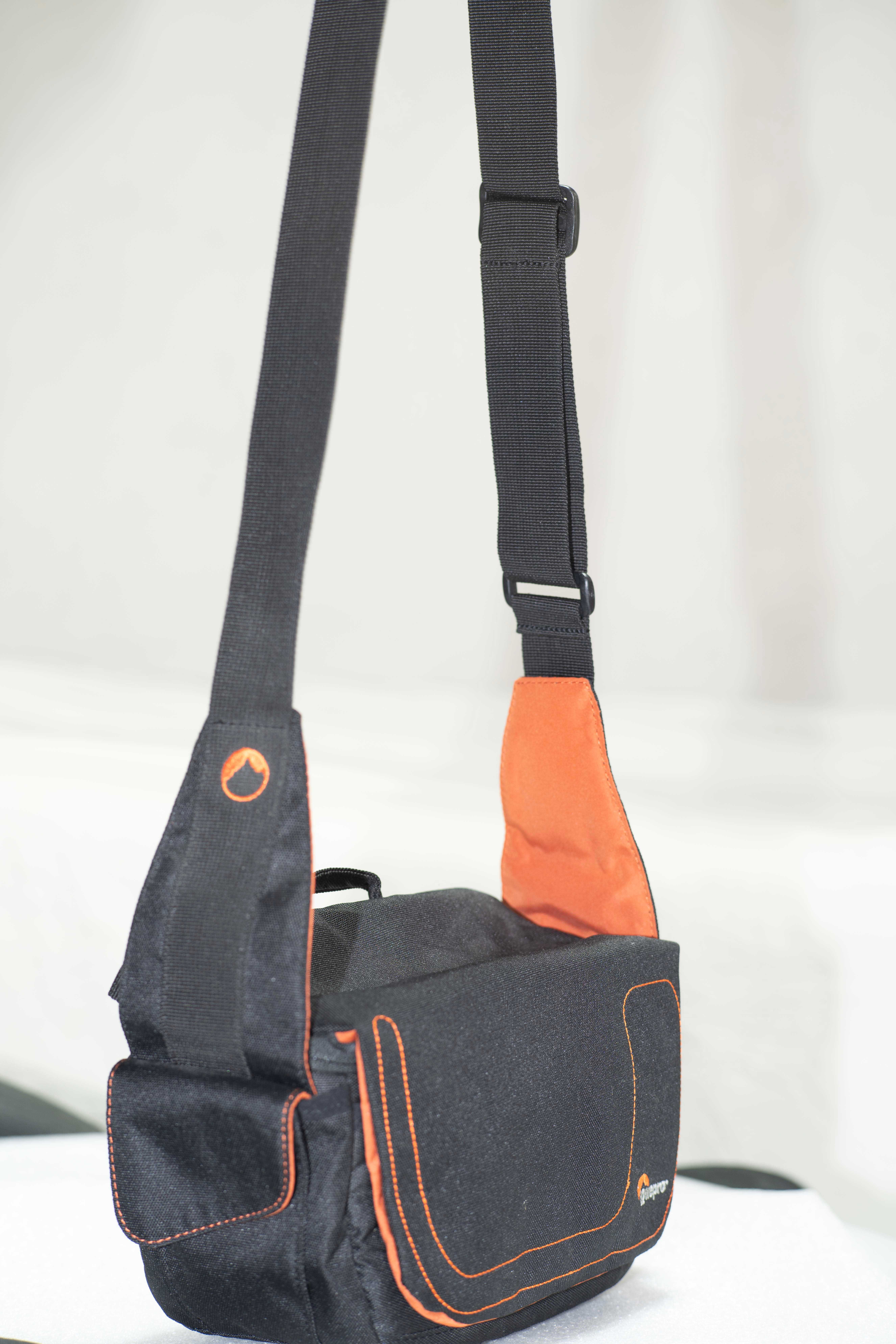 Фотографска чанта за  рамо LOWEPRO Impulse 130 с двойно  закопчаване