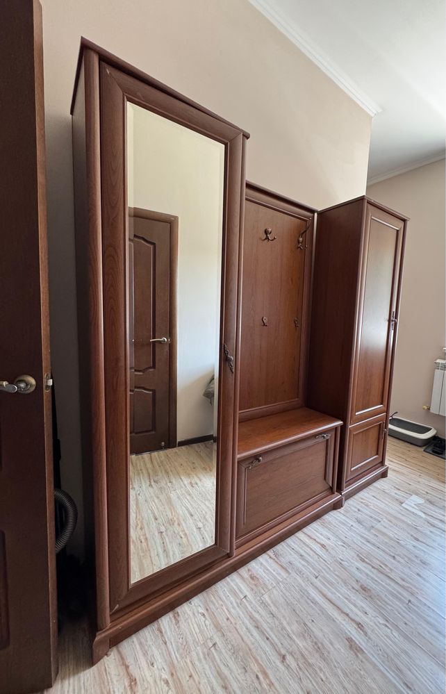 Продам шкаф для прихожей