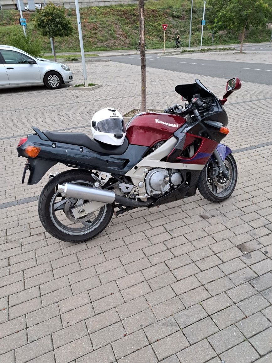 Motocicleta Kawasaki 600