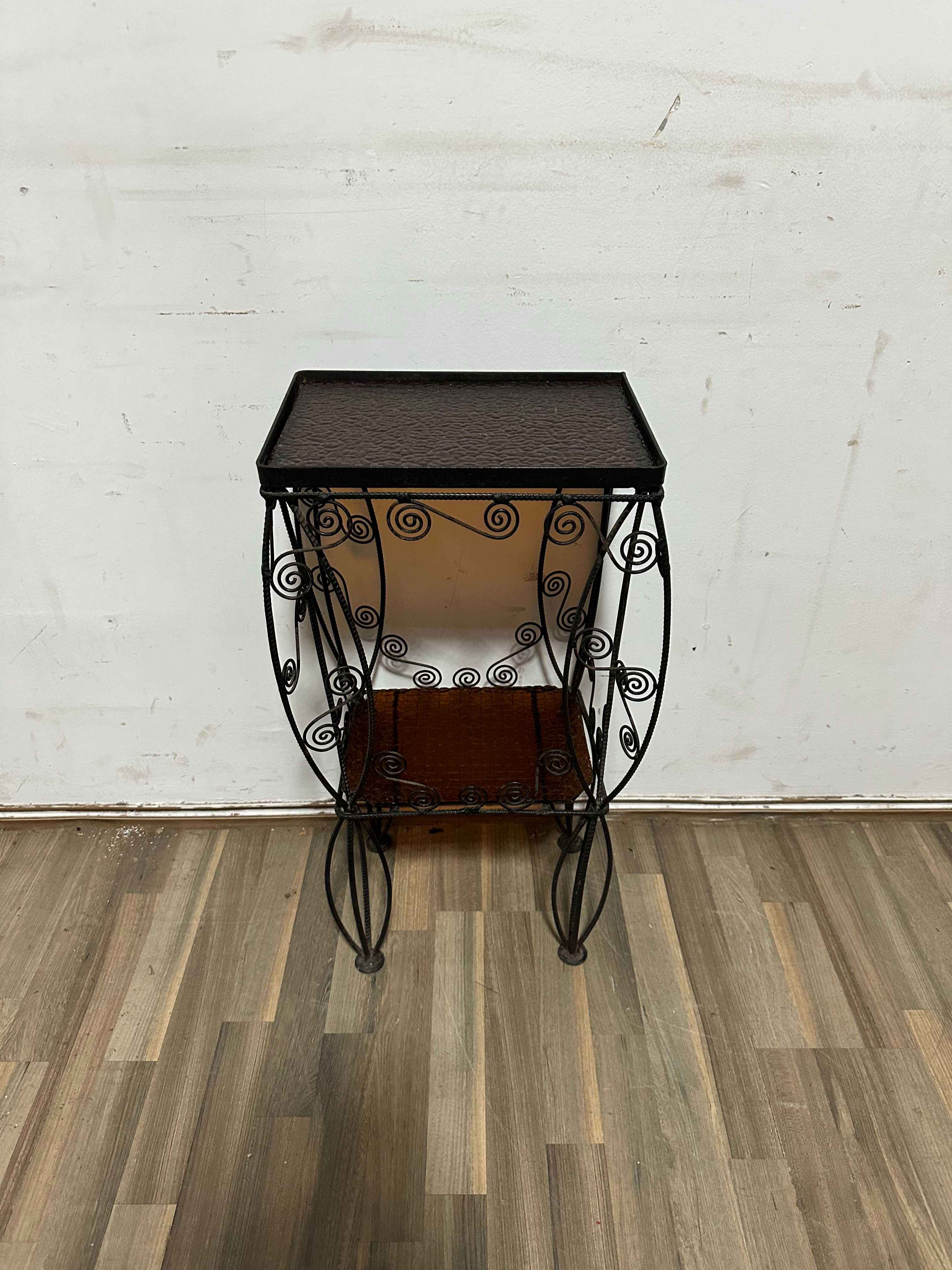 Masuta Vintage cu cadru din fier forjat; Masa cu blat 40x30 cm