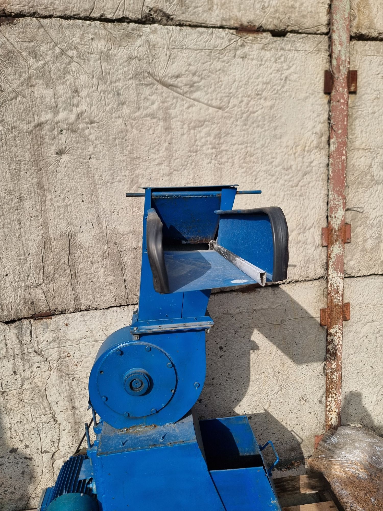 Tocator industrial pentru deșeuri din plastice etc  moara cu ciocanele