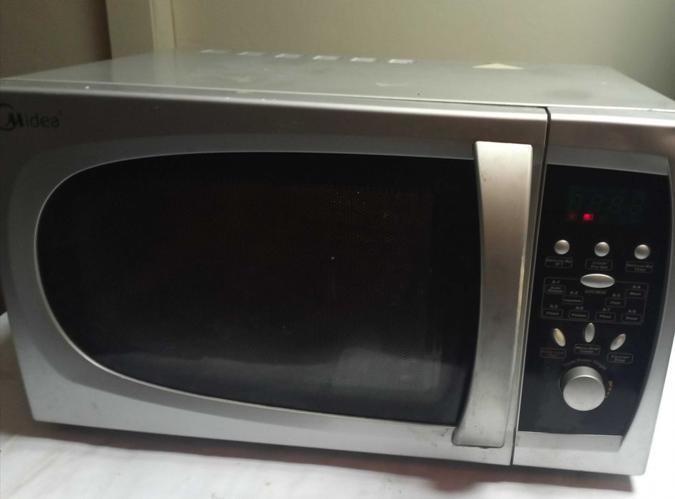 Микровълнова печка Midea