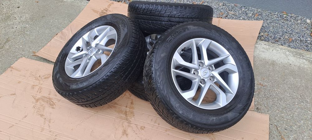 Jante aliaj Hyundai IX 35 R16 cu anvelope iarna Nokian 215/70/16