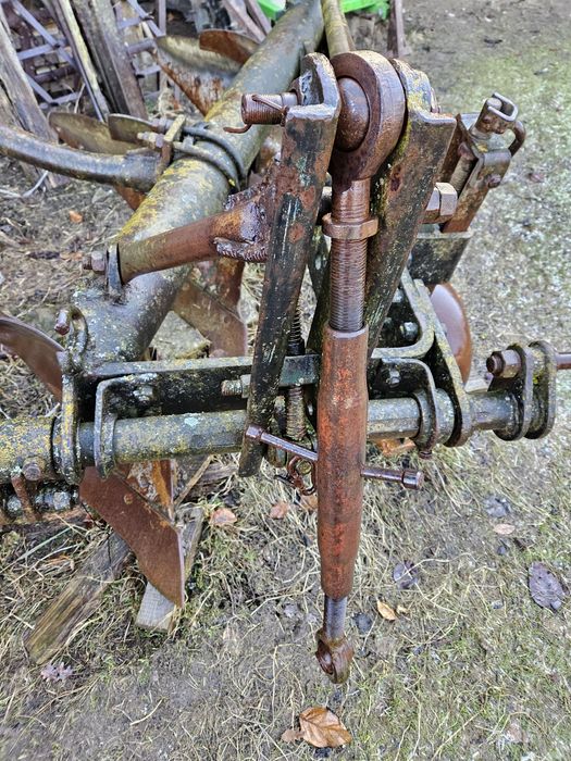 Utilajele: Disc 3.2, semănătoare sup21, Remorca auto, Plug pp3.