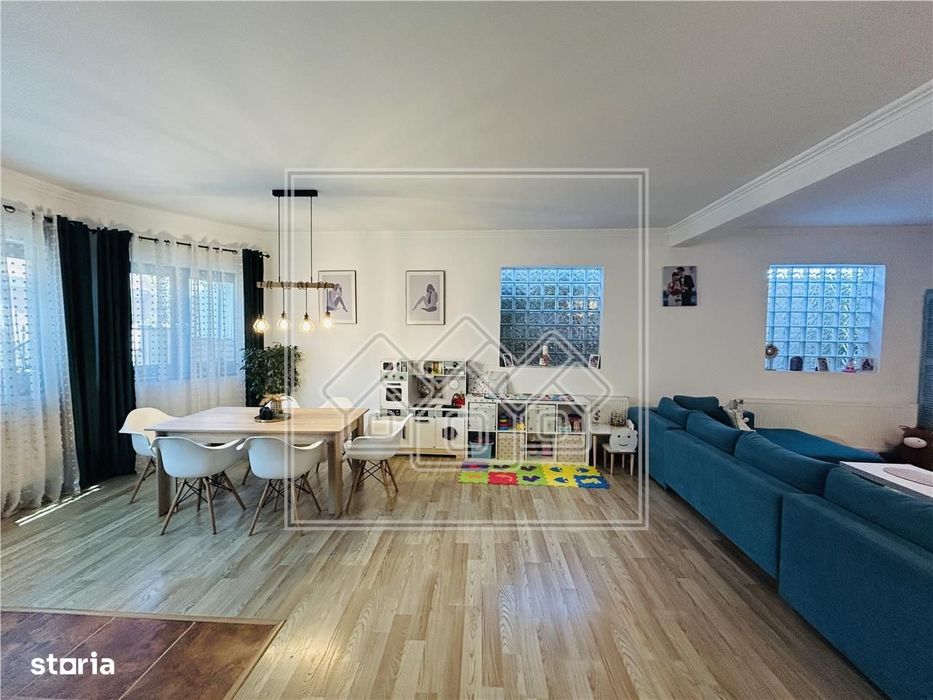 Casa pe un singur nivel - teren de 700 mp - 2 constructii in curte