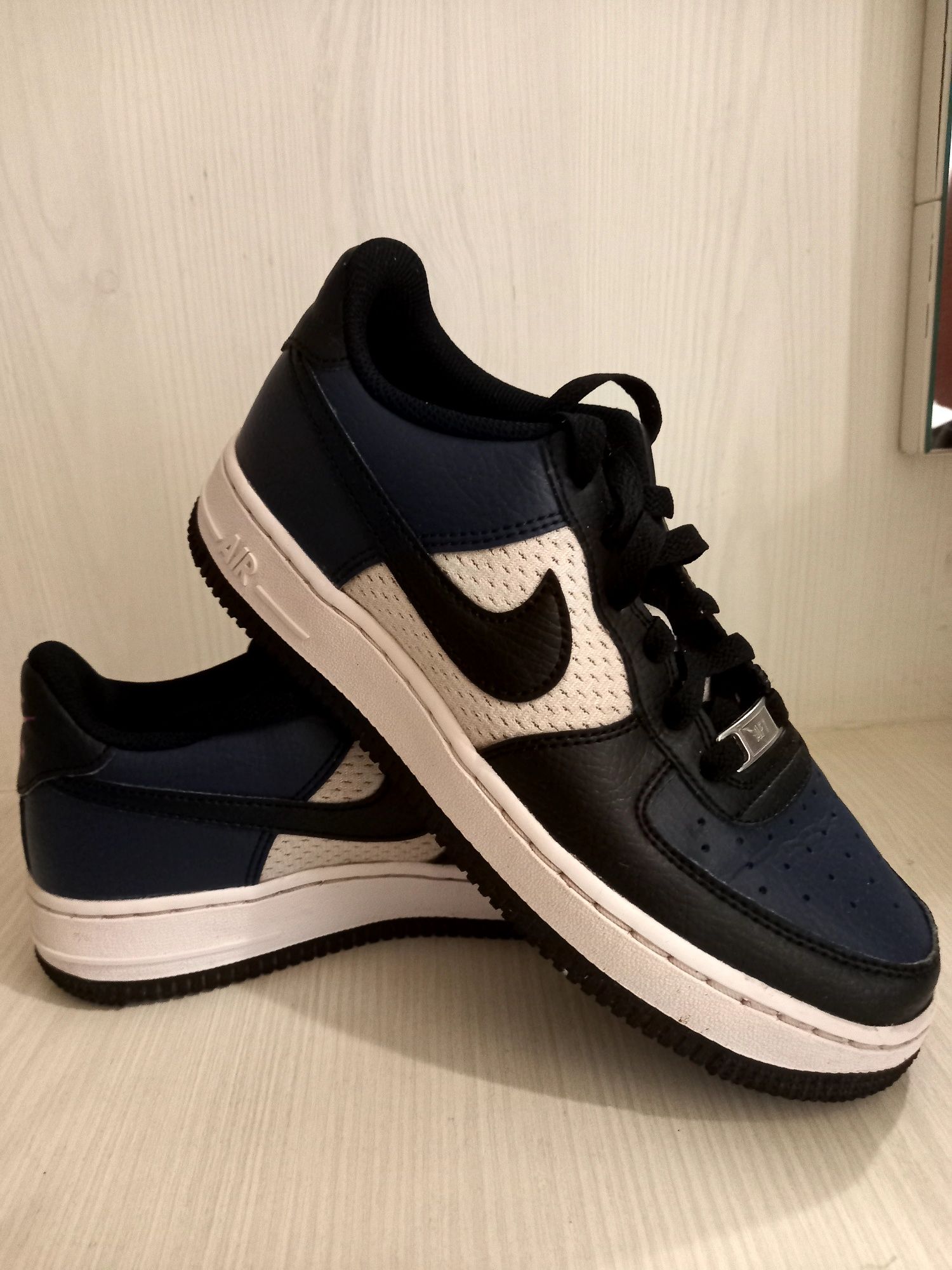NIKE Air Force 1