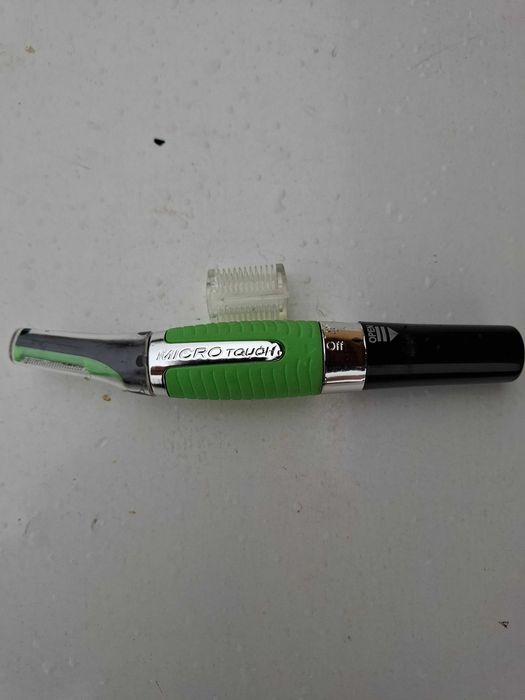 Trimmerul Micro Touch Max pentru nas, perciuni si urechi