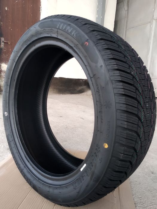 Зимние автошины 235/45R18