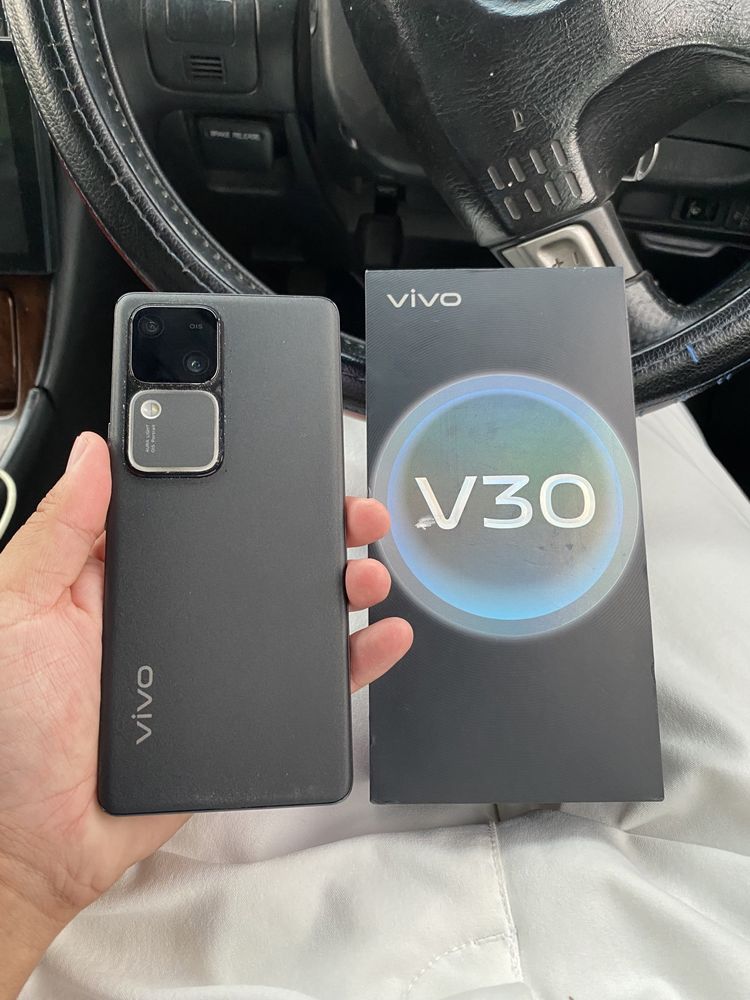 Vivo V30. 5G.   12/256