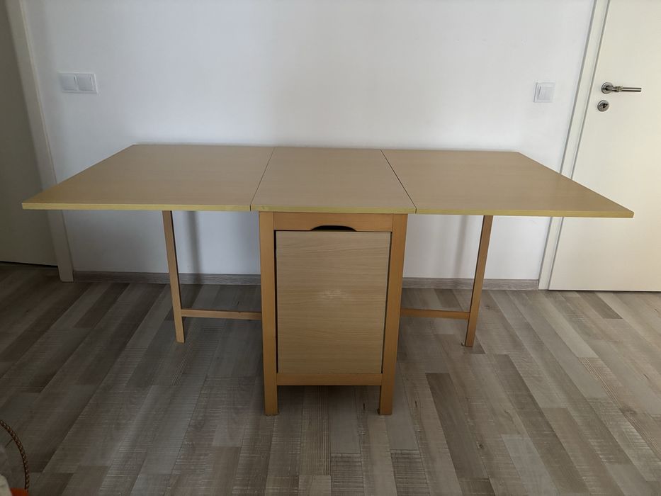 Vand masa pliabila cu 6 scaune, impecabila