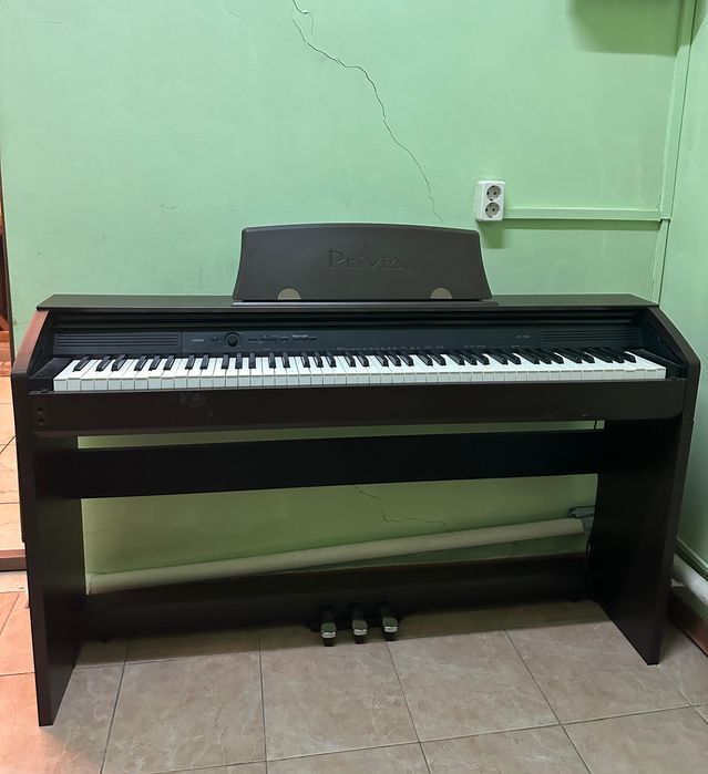 Продам цифровое пианино