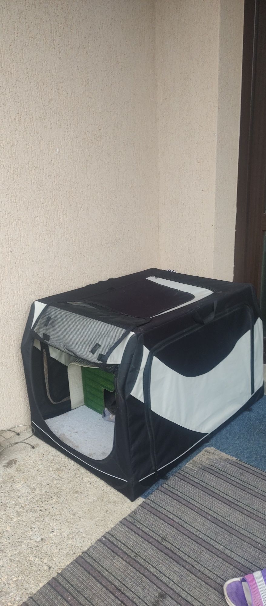 Adăpost pentru animale de companie . Aproape nou