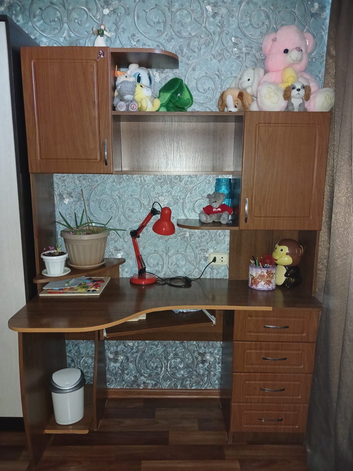 Продается компьютерный стол