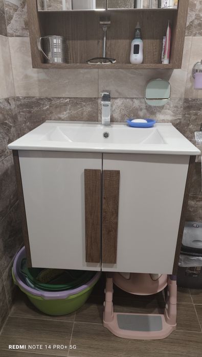 Мивка за баня Inter Ceramic за мебел на стена, размери 61/46.5 см.