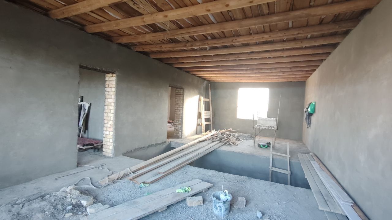Участка, ховли Уй сотилади.  2 сотки. Каробка