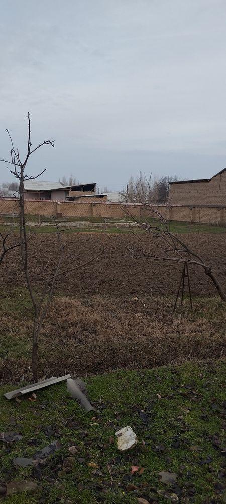 Yer sotiladi srochno narxi kelishiladi