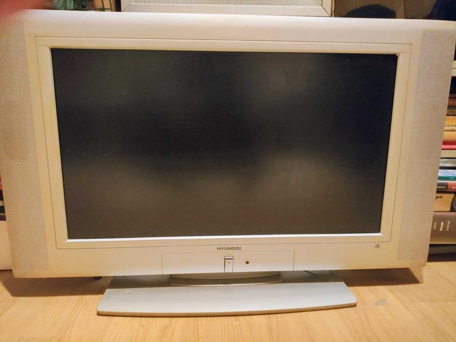 Televizor LCD Hyundai cu telecomanda in stare perfecta de functionare