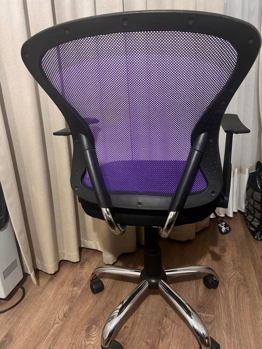 Ергономичен офис стол