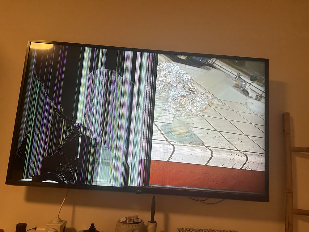 Smart TV LG 55UN73003LA 140cm diagonala display defect