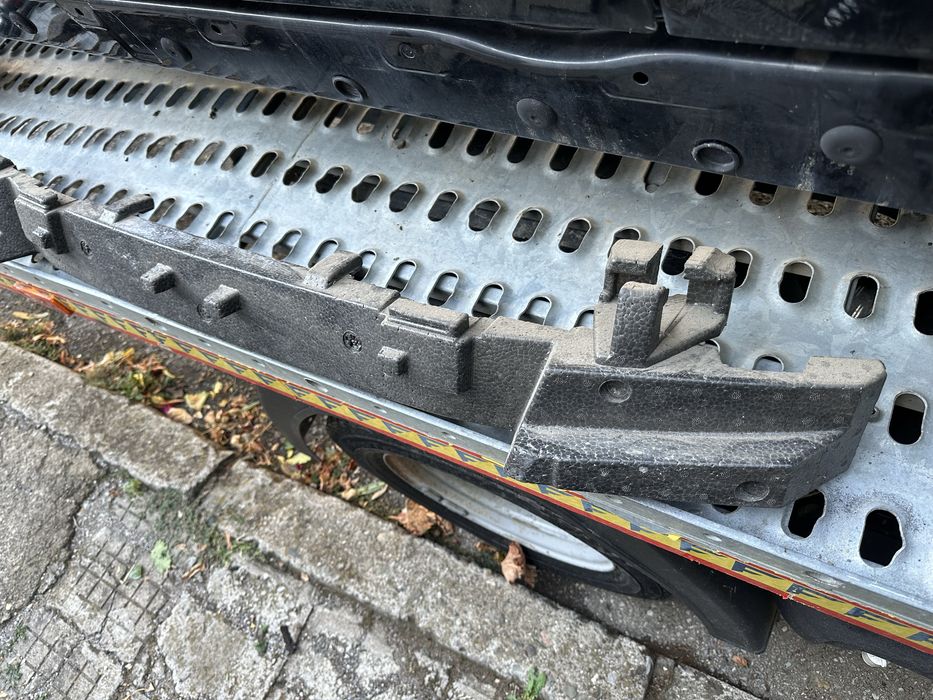 Audi A8 2010- абсурбатор броня греда