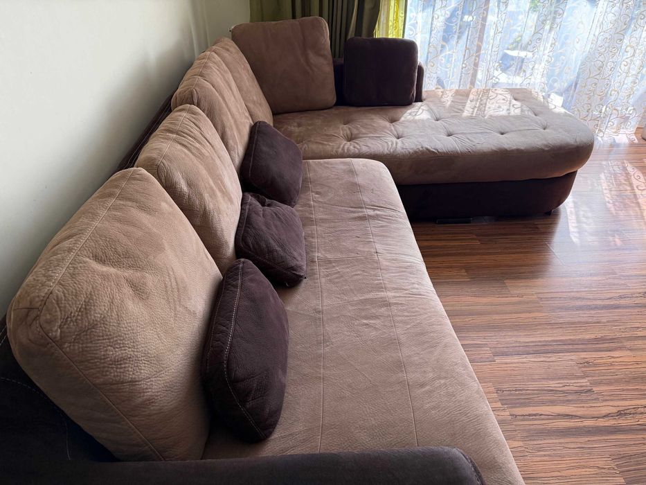 Ъглов разтегателен диван с ракла и възглавници. Забележки в снимките!