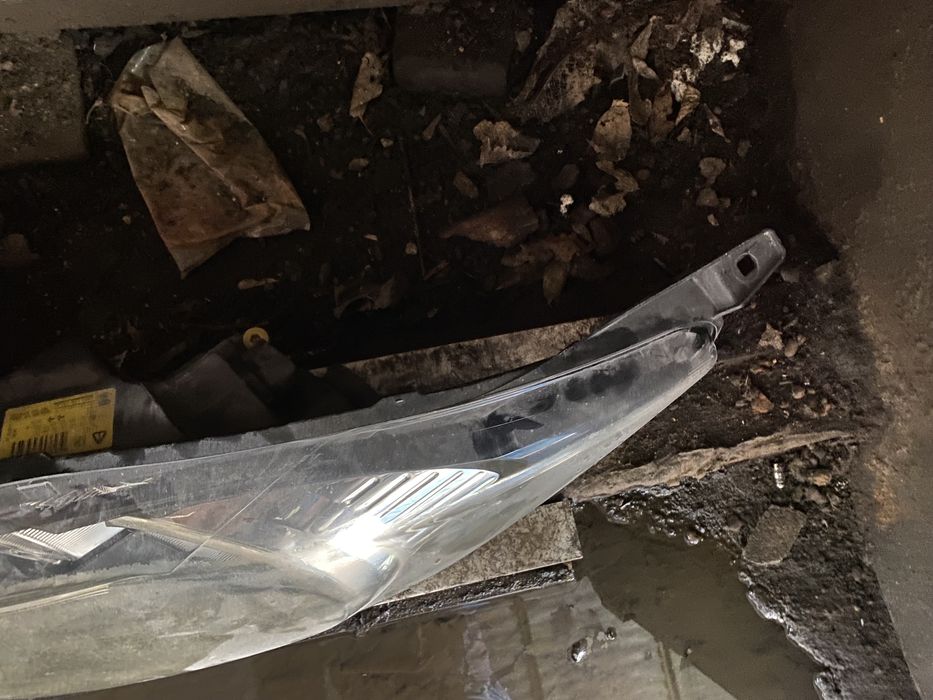 Far Ford fiesta 6 VI 2009 - 2012 far stanga