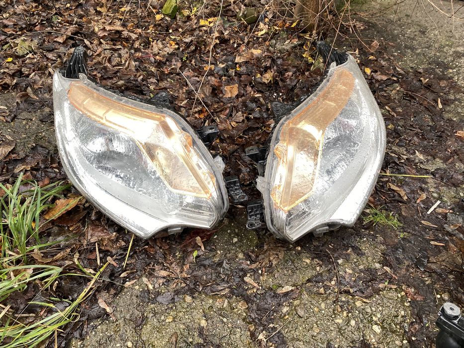 Far Mitsubishi L200 2015 - 2019 faruri stanga dreapta Fiat Fullback