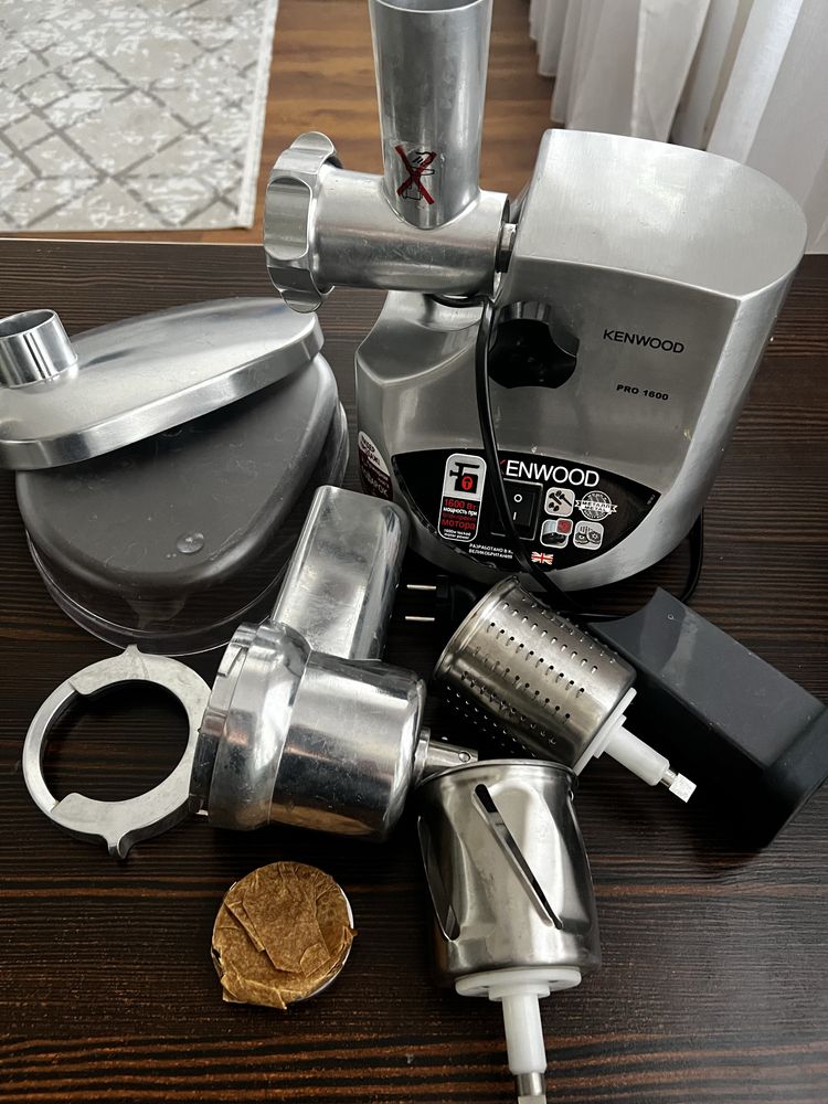 Продам электрическую мясорубку