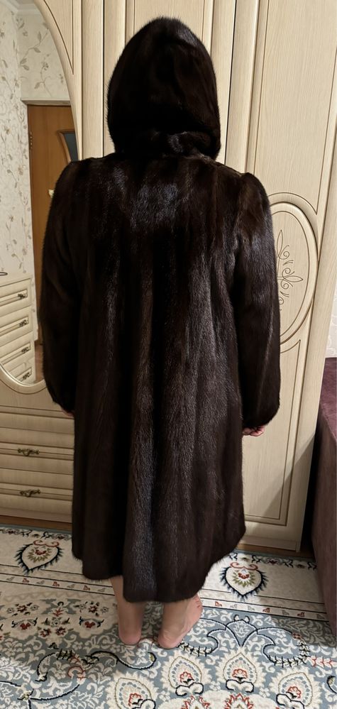 Продам норковую шубу