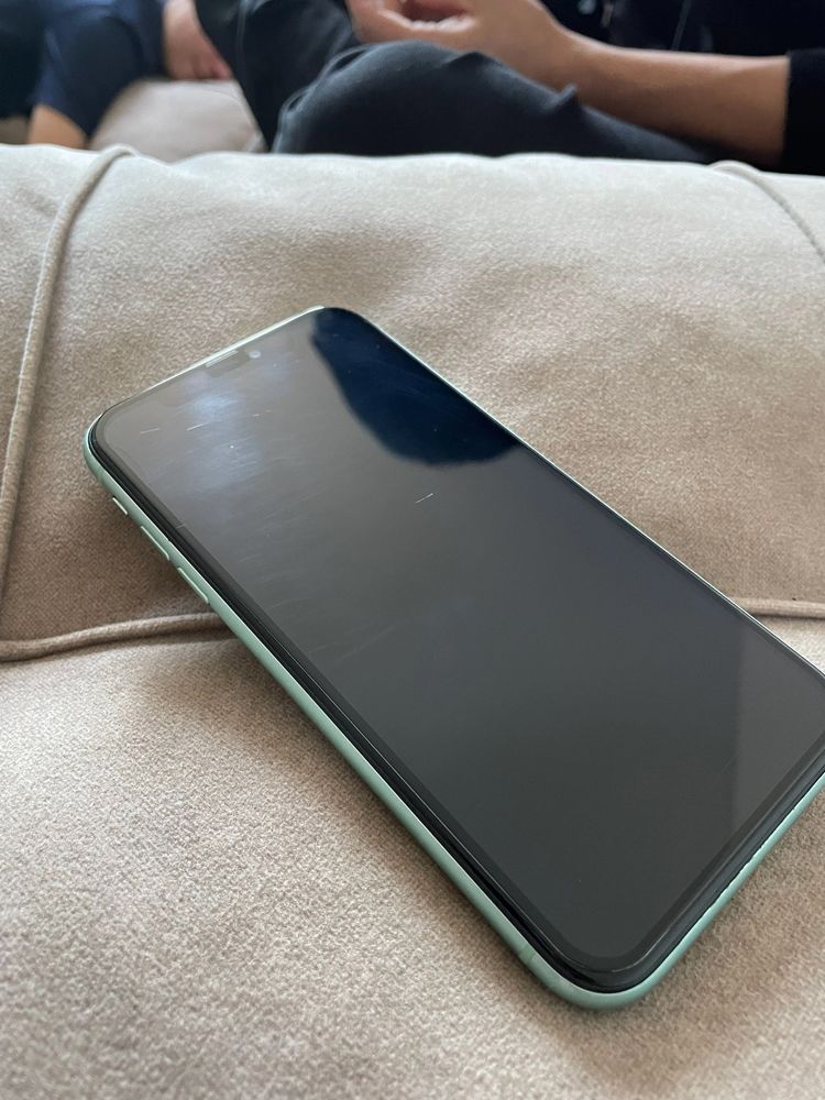 iphone 11 продам или обменяю на класс выше с моей доплатой
