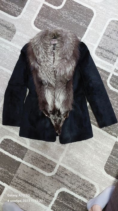 Продам натуральную шубу. В хорошем состоянии. Покупала в России