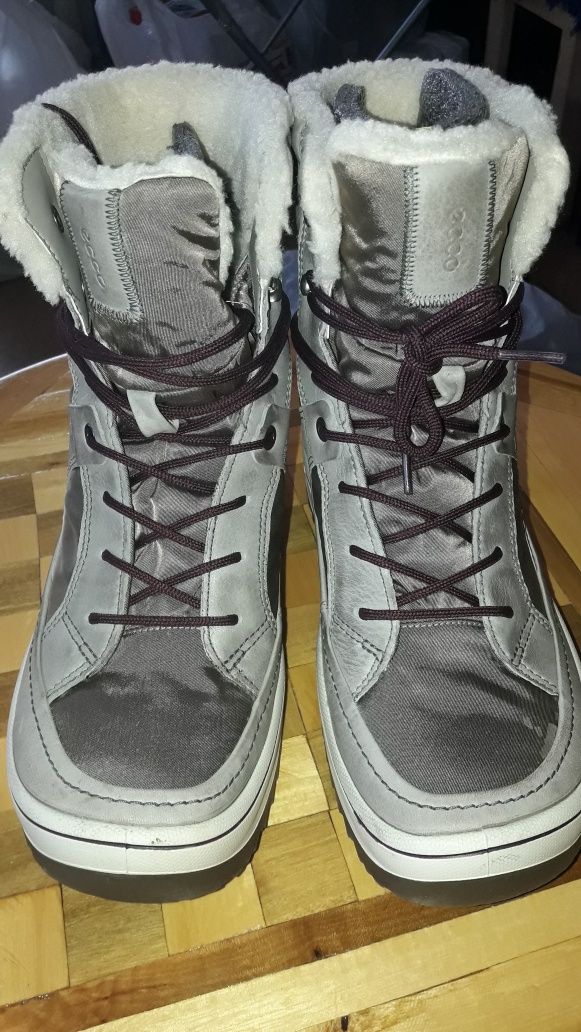 Продам женские зимские ботинки Ecco (Дания), новые
