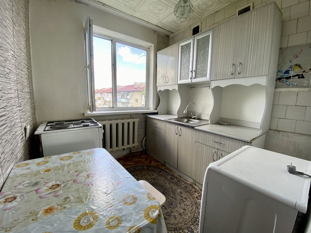 Продам просторную 3- комнатную квартиру микр 1а Сарань !