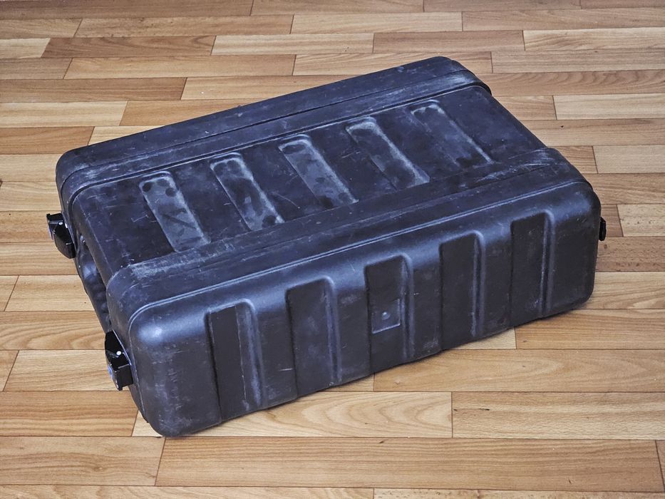 2-юнитовый пластиковый кейс для оборудования