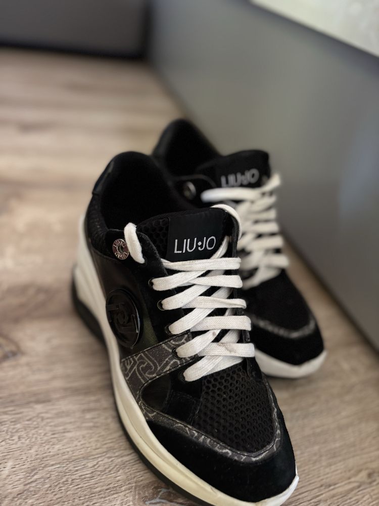 Платформи Liu Jo