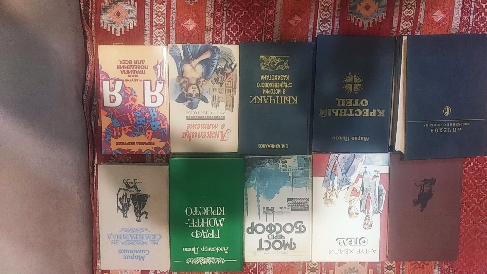 Продаются книги разного произведения