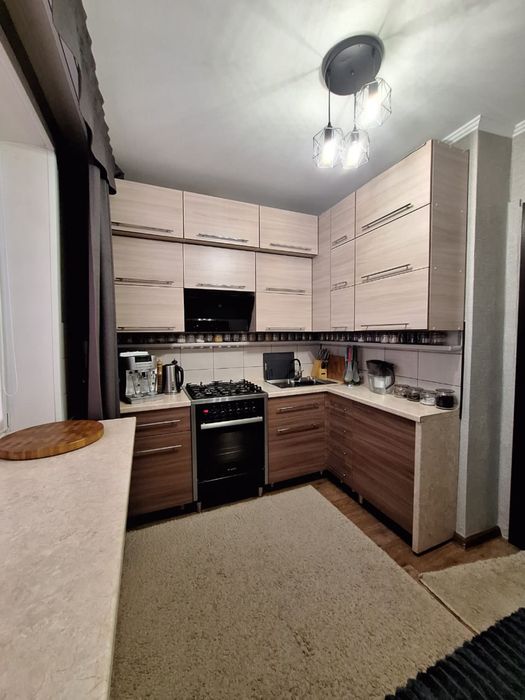 Срочно 1 комнатная 20 мкрн