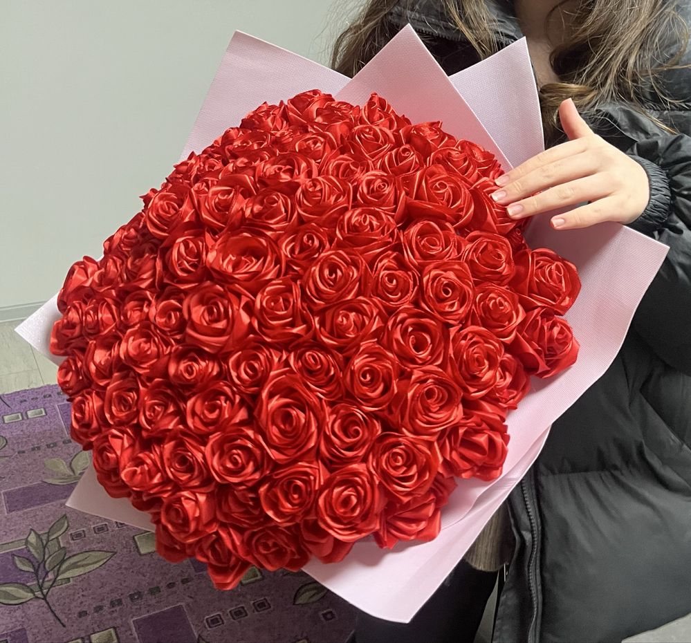 Букет из 101 атласных поз