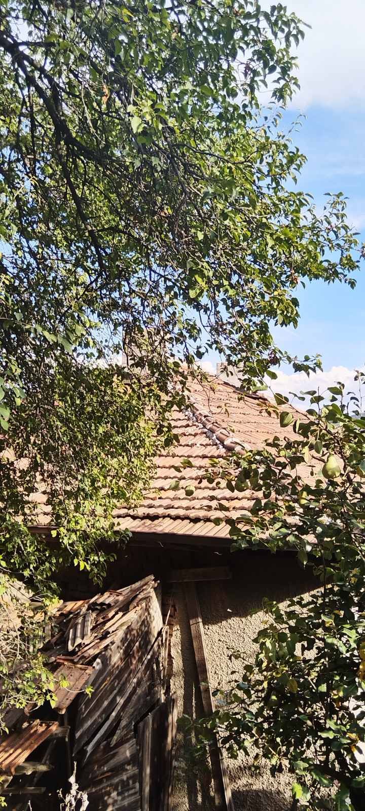 Къща в гр Перник кв Варош