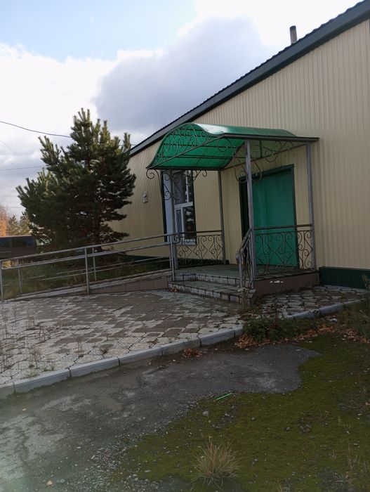 Продам бизнес-здание. В настоящее время там инкубатор с оборудоваем.