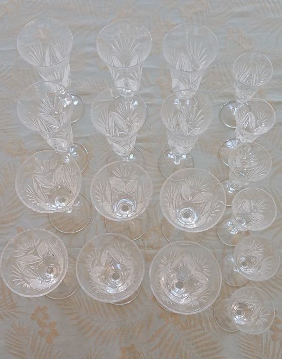 Lot vintage pahare cristal cristalin 18 bucati 3 seturi + cadou