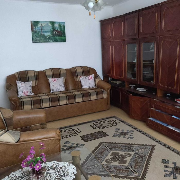 Apartament 3 camere, decomandat, zona Vale, langa piata si gara