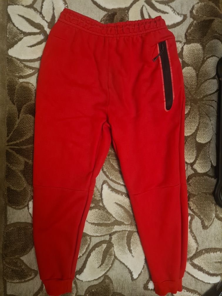 Pantaloni nike tech roșii mărimea L