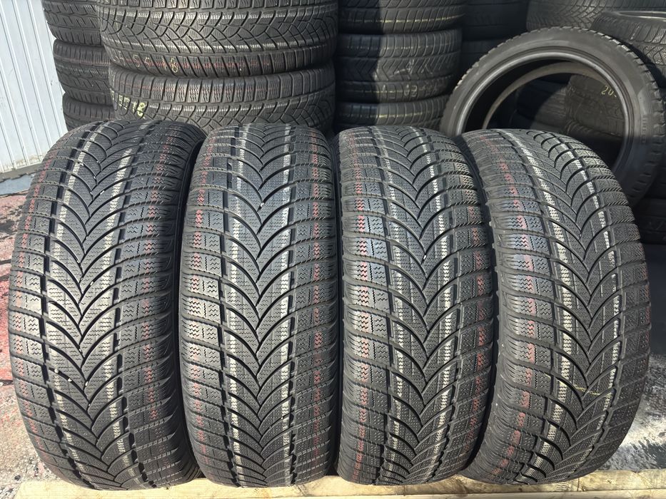 215/55R17 98V Maxxis  făcute în Taiwan DOT20 6-7mm stare foarte buna