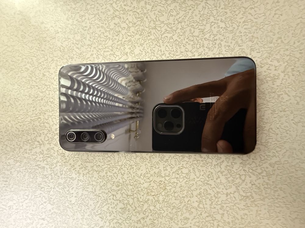Xiaomi 9 SE 128gb 6 ram
