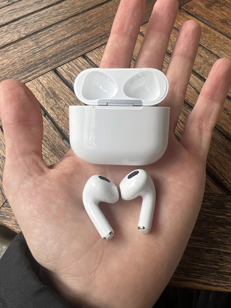 Безжични слушалки Apple - AirPods 3 MagSafe Case