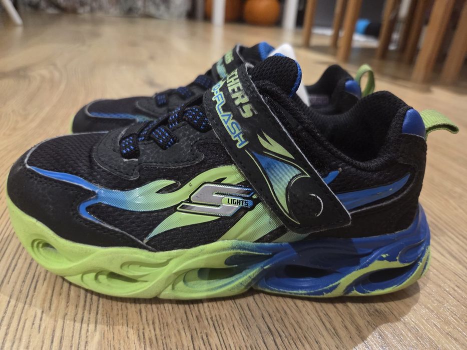 Sketchers cu lumini, mărimea 30