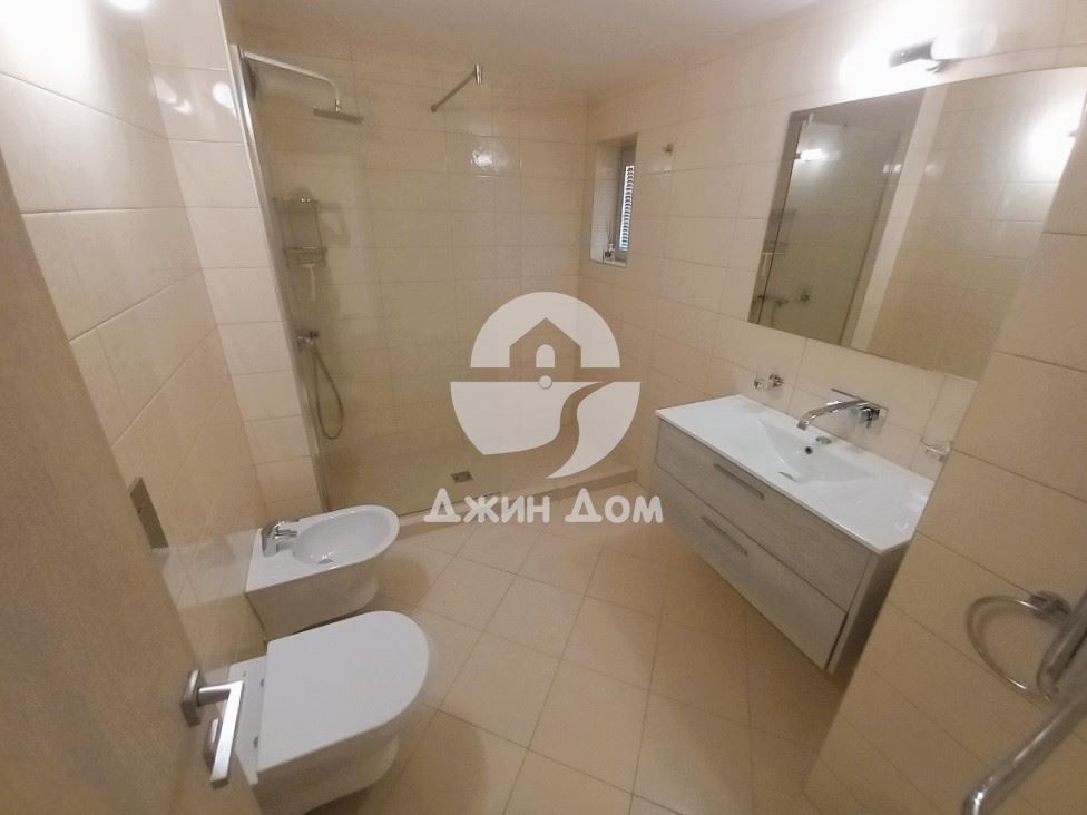 Просторен двуетажен таунхаус в к-с Атлантис Хоумс, кв. Сарафово